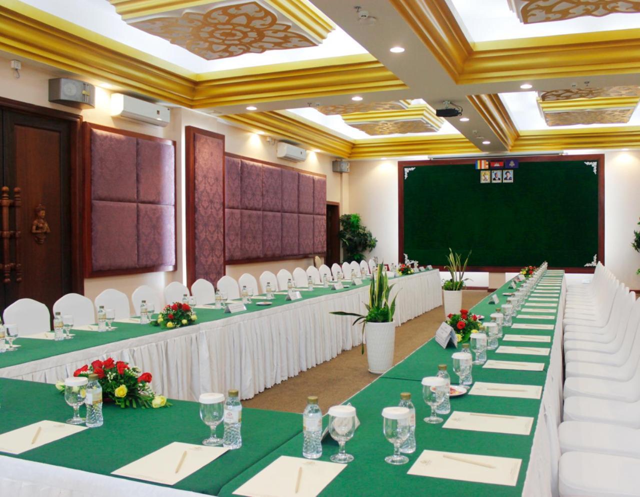 Phnom Penh Era Hotel Экстерьер фото
